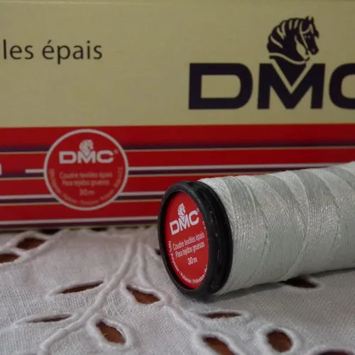 Fil à coudre dmc 100% polyester en 30m