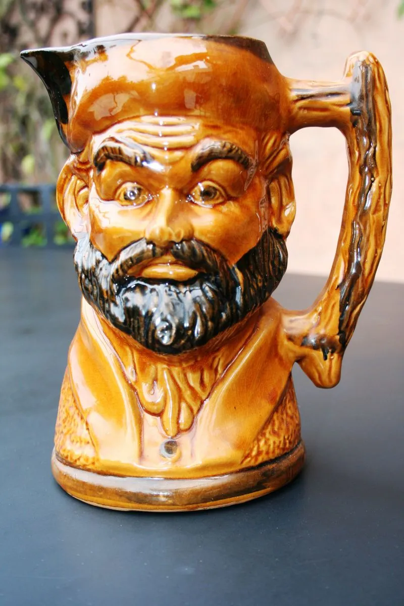 PICHET ANTHROPOMORPHE EN FAIENCE 22 x 17 x 13 cm